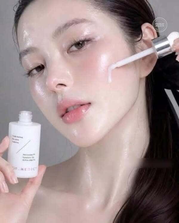Cách dùng tinh chất dưỡng trắng Dermaxilic đúng cách